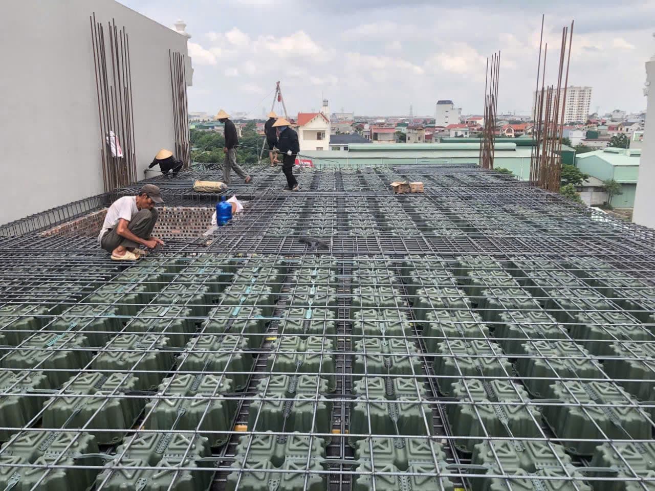 Đội thi công Anyhome tại công trường
